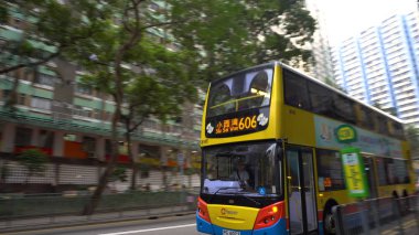 Otobüs durağında - Hong Kong - Nisan, 2018 gelen otobüs