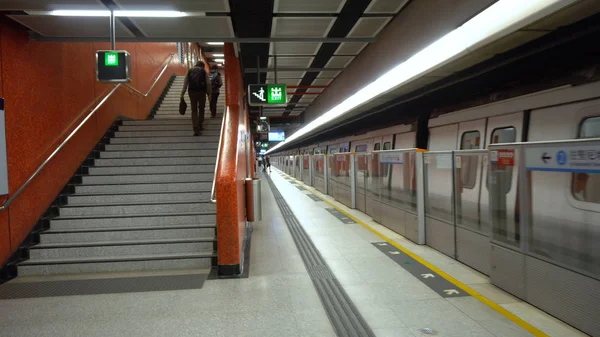 Upp Subway Station Från Tåg Till Exit Wong Chuk Hänga — Stockfoto