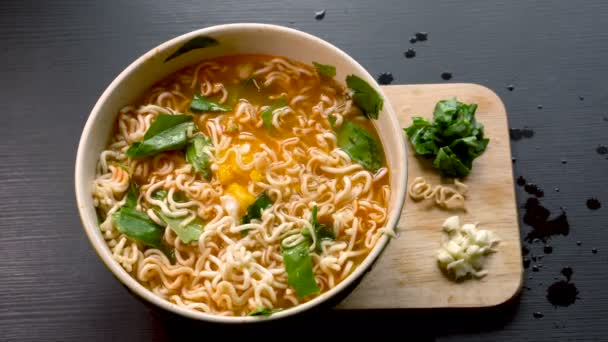 Timelapse Eating Bowl Of Ramen Noodle Soup From Full To Empty — Stock Footage Timelapse Eating Bowl Of Ramen Noodle Soup From Full To Empty Video Clip