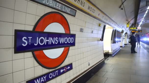 Stacja Metra John Wood Zaloguj Się Londyn Wielka Brytania Czerwiec — Wideo stockowe