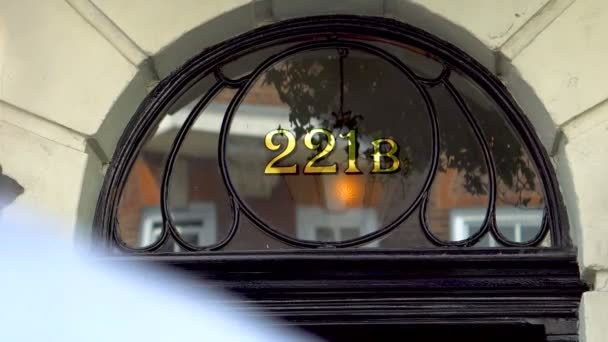 221B Baker Street Sign Von Sherlock Holmes Books Show London — Stockvideo