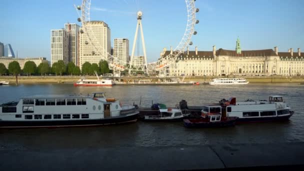 London Eye Nappal Alacsony Szögből Kereskedelmileg Használható — Stock videók