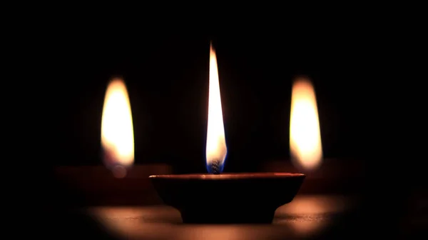 Tři Svíčky Lampu Máslo Tmě Používá Především Během Diwali Nebo — Stock fotografie
