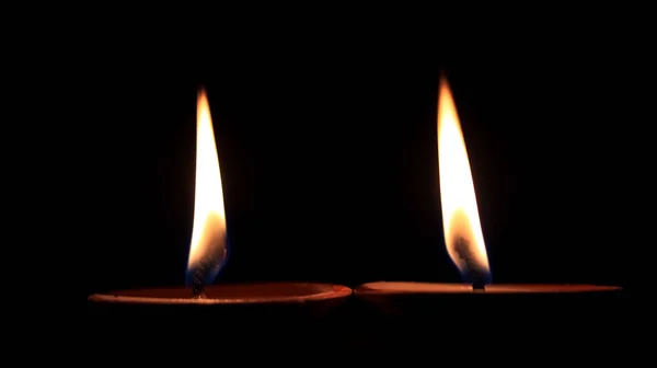 Dos Velas Lámpara Mantequilla Que Brillan Oscuridad Utilizadas Principalmente Durante — Foto de Stock