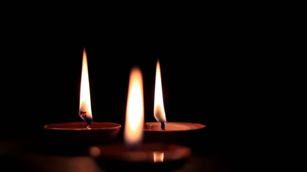 Trzy Świece Lampy Masło Świecące Ciemności Głównie Podczas Festiwalu Diwali — Zdjęcie stockowe