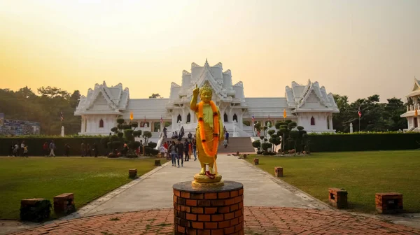 Lumbini Nepal November 2018 Mensen Toeristen Koninklijke Thaise Klooster Van — Stockfoto