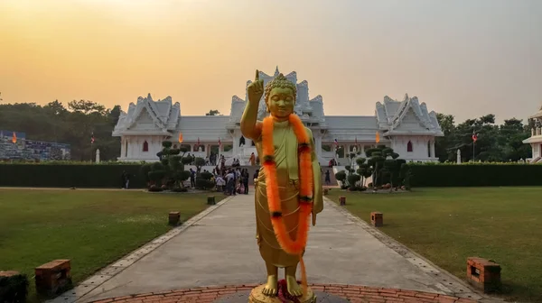 Lumbini Nepal November 2018 Mensen Toeristen Koninklijke Thaise Klooster Van — Stockfoto