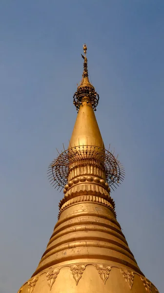 Pináculo Techo Puntiagudo Del Templo Oro Myanmar Lumbini — Foto de Stock