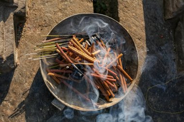 Kokulu tütsü sopa dini olay sırasında kullanılan