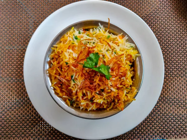 Dum Biryani Szolgált Egy Acéltartóba — Stock Fotó