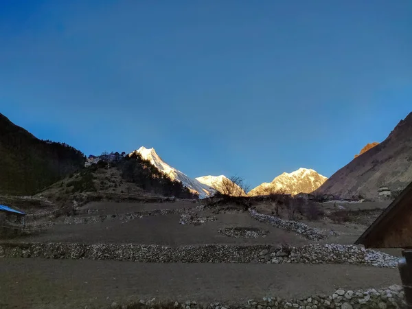 Ανατολή Του Ηλίου Πάνω Από Ιμαλάια Mount Manaslu Όγδοο Ψηλότερη — Φωτογραφία Αρχείου