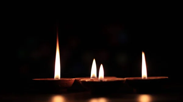 Vier Kaarsen Lampen Van Boter Bovenaanzicht — Stockfoto