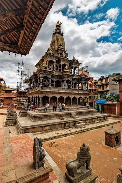 Κατμαντού Νεπάλ Ιούλιος 2019 Άνθρωποι Θαυμάζουν Και Περπατούν Γύρω Από — Φωτογραφία Αρχείου