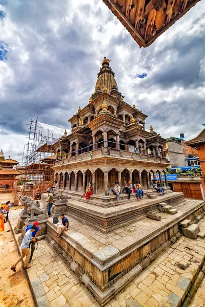 Kathmandu Nepal Julho 2019 Pessoas Admirando Andando Pelo Templo Krishna — Fotografia de Stock
