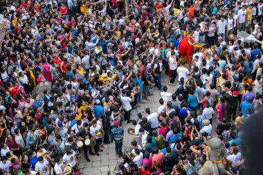 Katmandu, Nepal - 13 Eylül 2019: Katmandu Durbar Meydanı'nda Indra Jatra Festivali'ni izlemek ve kutlamak için bir araya geldi, Nepal