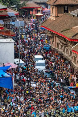 Katmandu, Nepal - 13 Eylül 2019: Katmandu Durbar Meydanı'nda Indra Jatra Festivali'ni izlemek ve kutlamak için bir araya geldi, Nepal