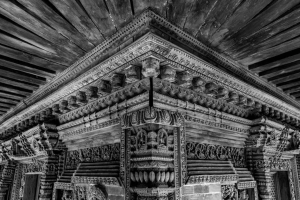 Detaillierte Holzschnitzereien Hinduistischer Götter Und Skulpturen Auf Antiken Tempeln Von — Stockfoto