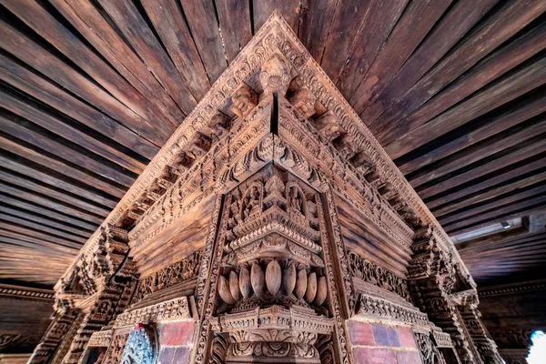 Esculturas Madeira Detalhadas Deuses Hindus Esculturas Templos Antigos Nepal — Fotografia de Stock