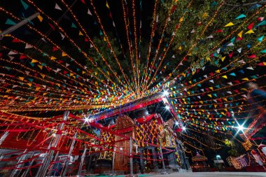 Katmandu, Nepal - 2 Ekim 2019: Hindu Tapınağı Diwali Festivali için ışıklarla süslendi