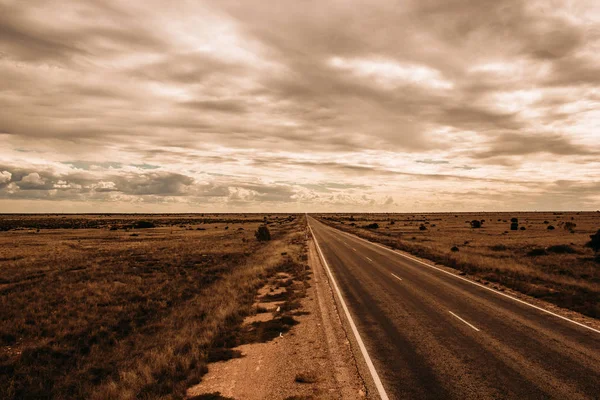 Prosta droga przez nullarbor Australii, Australia Południowa, Australia — Zdjęcie stockowe