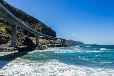 Grand Pacific Drive boyunca Sea Cliff Köprüsü, Yeni Güney Galler, Avustralya