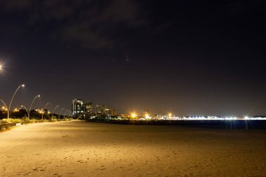 bir plajdan gece melbourne üzerinde görünümü