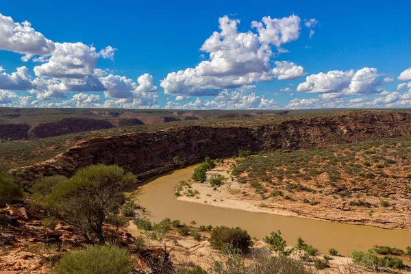Úchvatný národní park Kalbarri s pískovištěm, vegetací a malebnou strží v západní Austrálii — Stock fotografie