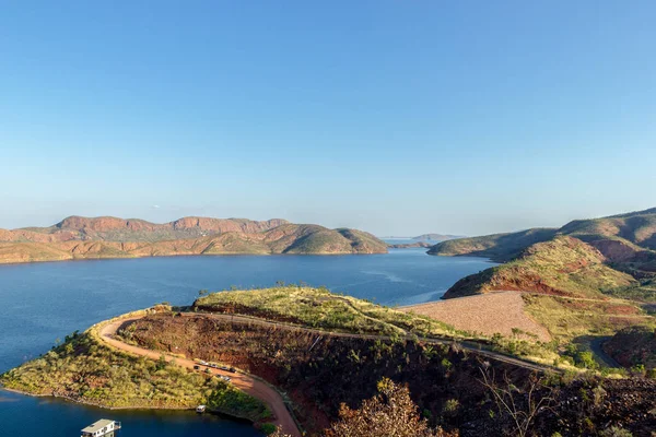 Uitzicht over Lake Argyle is westerse Australias grootste door de mens veroorzaakte reservoir volumeprocent. in de buurt van de stad van Ku van East Kimberley — Stockfoto