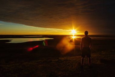 Jung adam zevk güzel gün batımı 3 göller, Gladstone doğal uyanık, Avustralya ile Avustralya outback