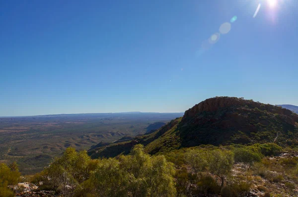 Vista do topo do Monte Sonder nos arredores de Alice Springs, West MacDonnel National Park, Austrália — Fotografia de Stock