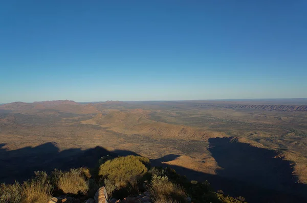 Pohled z vrcholu Mount sonder přímo vně Alice Springs, národní Park West Macdonnel, Austrálie — Stock fotografie
