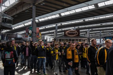 Merkez İstasyonlar, Münih, 6 Nisan 2019: bvb taraftarları bayern münih vs borussia dortmund futbol maçına giderken