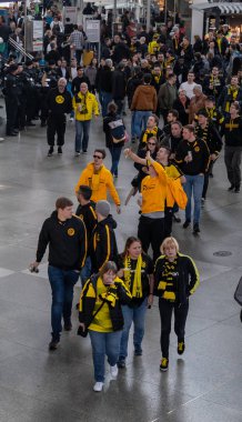 Merkez İstasyonlar, Münih, 6 Nisan 2019: bvb taraftarları bayern münih vs borussia dortmund futbol maçına giderken