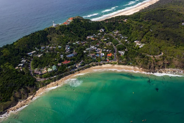 Deniz feneri ile Byron Bay Wategoes Plajı havadan görünümü. Fotoğraf bir Gyrocopter, Byron Bay, Queensland, Avustralya'dan alınmıştır.
