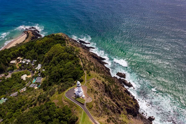 Luchtfoto van Wategoes Beach in Byron Bay met vuurtoren. De foto werd genomen uit een gyrocopter, Byron Bay, Queensland, Australië — Stockfoto