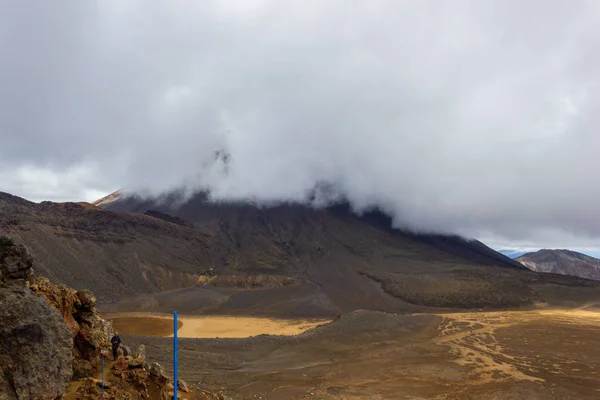 Monte Ngauruhoe coperto da nuvole nel Parco Nazionale del Tongariro, Nuova Zelanda — Foto Stock