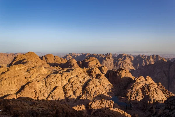 Mount Sinai, Aka Jebel Musa, 2285 metre, gündoğumu, Sina Yarımadası Mısır'daki kutsal Zirvesi'ndeki muhteşem havadan görünümü. — Stok fotoğraf
