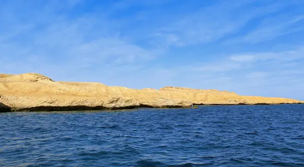 Красивый морской пейзаж. Берег в Египте. Красное море — стоковое фото