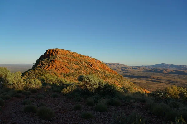 Pohled z vrcholu Mount sonder přímo vně Alice Springs, národní Park West Macdonnel, Austrálie — Stock fotografie
