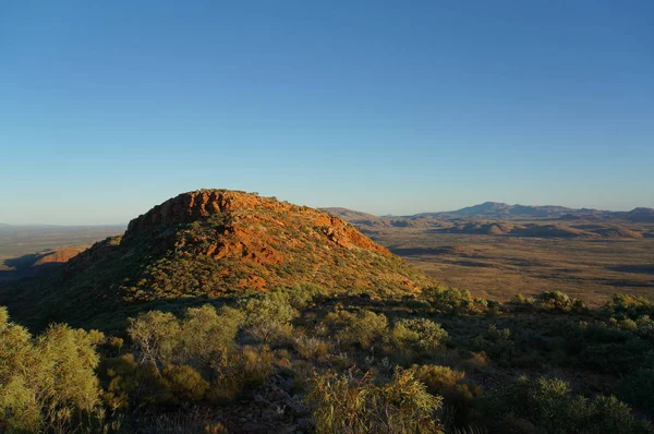 Pohled z vrcholu Mount sonder přímo vně Alice Springs, národní Park West Macdonnel, Austrálie — Stock fotografie