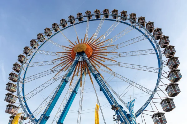 Monaco di Baviera, Germania - 19 settembre 2019: la ruota panoramica più grande all'Oktoberfest di Monaco — Foto Stock