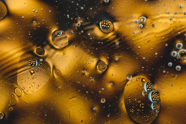 siyah zemin üzerinde geometrik sarı noktalar. herkesin seveceği bir soyutlama. boyalar bütün bir dünya