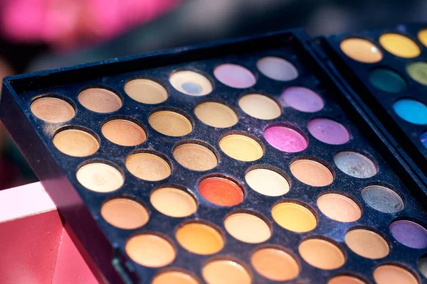 Embalaje Con Sombras Multicolores Para Maquillaje Politra Shadows Ages Chica —  Fotos de Stock