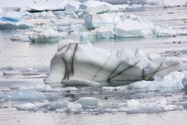 Antártida Pequeno Iceberg Dia Claro Perto — Fotografia de Stock