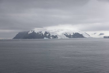 Antarktika kıyılarının dramatik görünüm
