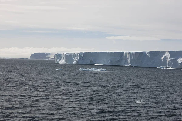 Dramatické Antarktické Krajiny Ledem Ledové Kry Oceán — Stock fotografie