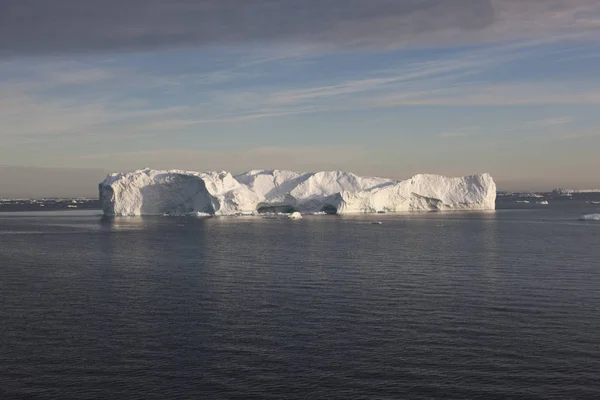 Icebergs Cênicos Antártida Close Dia Ensolarado — Fotografia de Stock