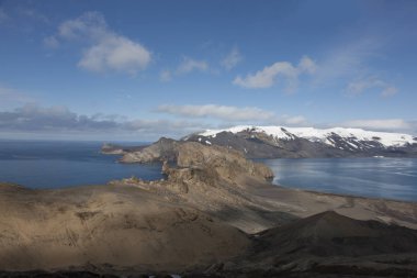 Dramatik Antarktika manzara yansıma ve okyanus ile güneşli bir günde
