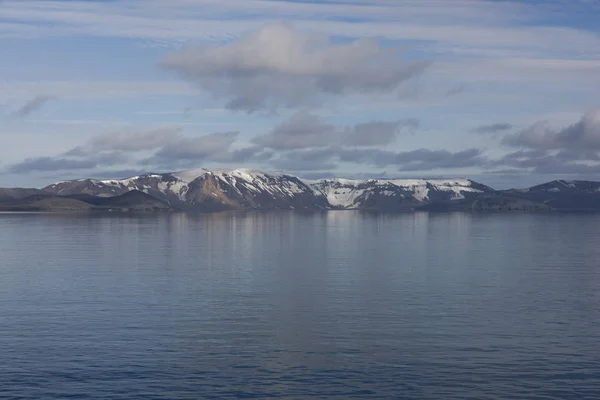 Paisagem Antártica Dramática Com Reflexão Oceano Dia Ensolarado — Fotografia de Stock