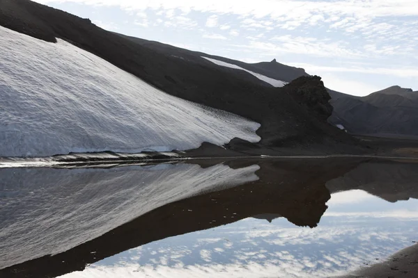 Drammatico Paesaggio Antartico Con Riflessione Oceano Una Giornata Sole — Foto Stock